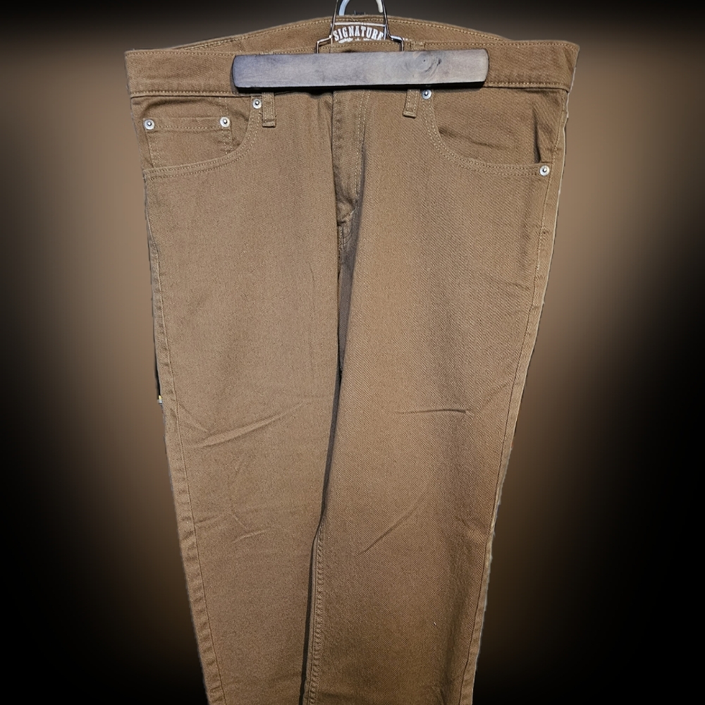 Signature Levi Strauss Slim Straght, size 34x30 Tan in color
